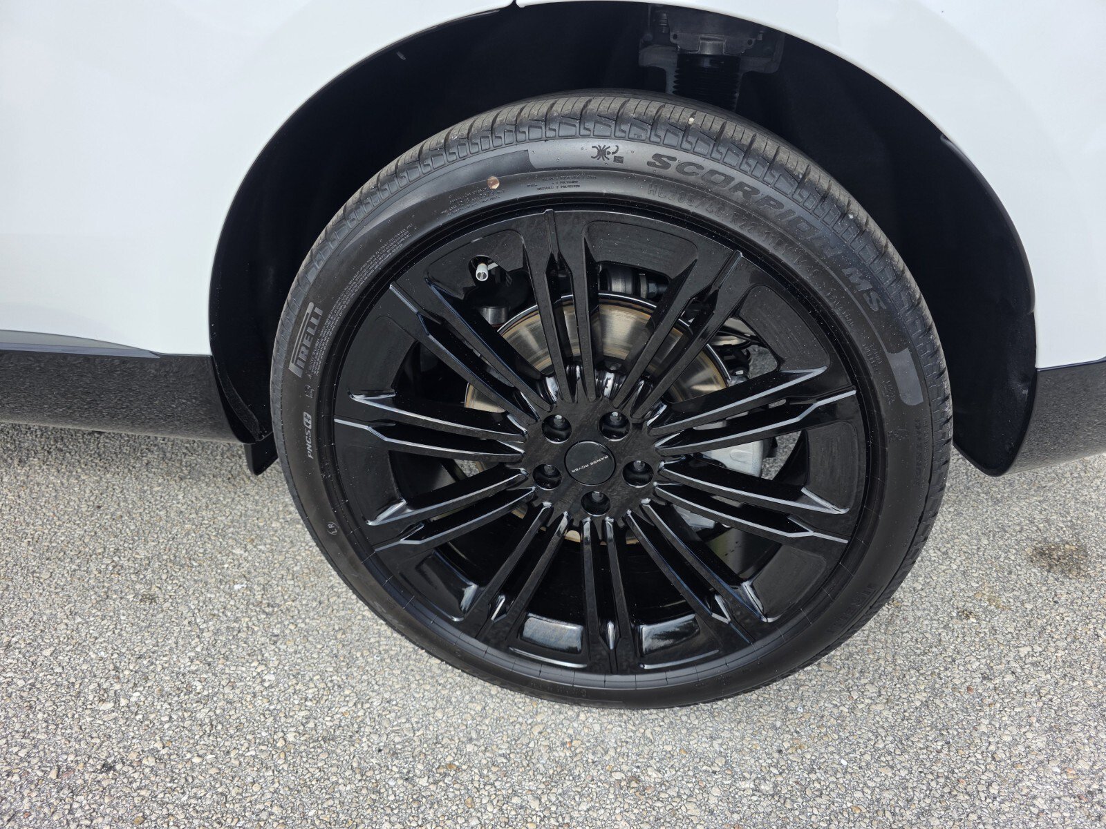 New 2026 Land Rover Range Rover Long Wheelbase SE AWD/4WD image 9