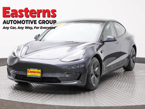Used 2023 Tesla Model 3 Standard Range image 1