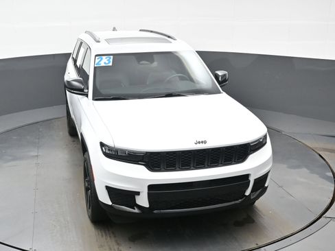 Used 2023 Jeep Grand Cherokee L Laredo image 40