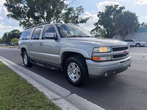 Used 2005 Chevrolet Suburban Z71 w/ Preferred Equipment Group image 2