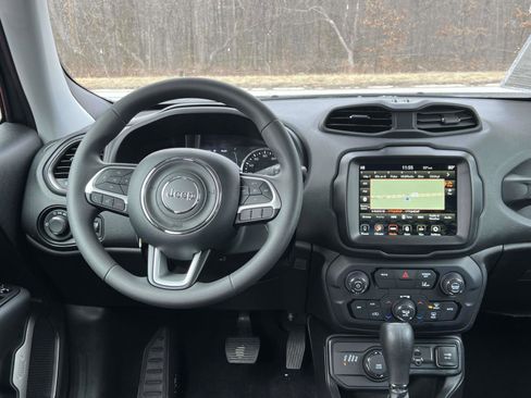 Used 2023 Jeep Renegade Latitude image 28