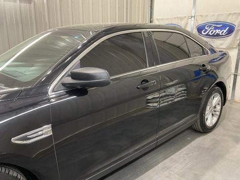 Used 2016 Ford Taurus SE image 5