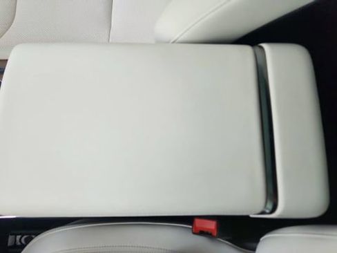 Used 2022 Tesla Model X image 53