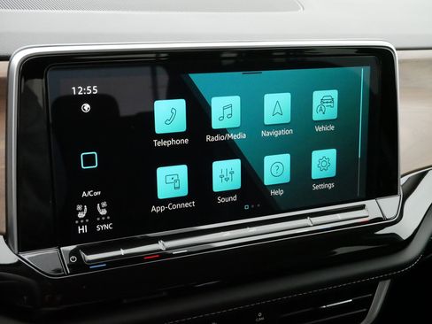 Certified 2025 Volkswagen Atlas SE image 22