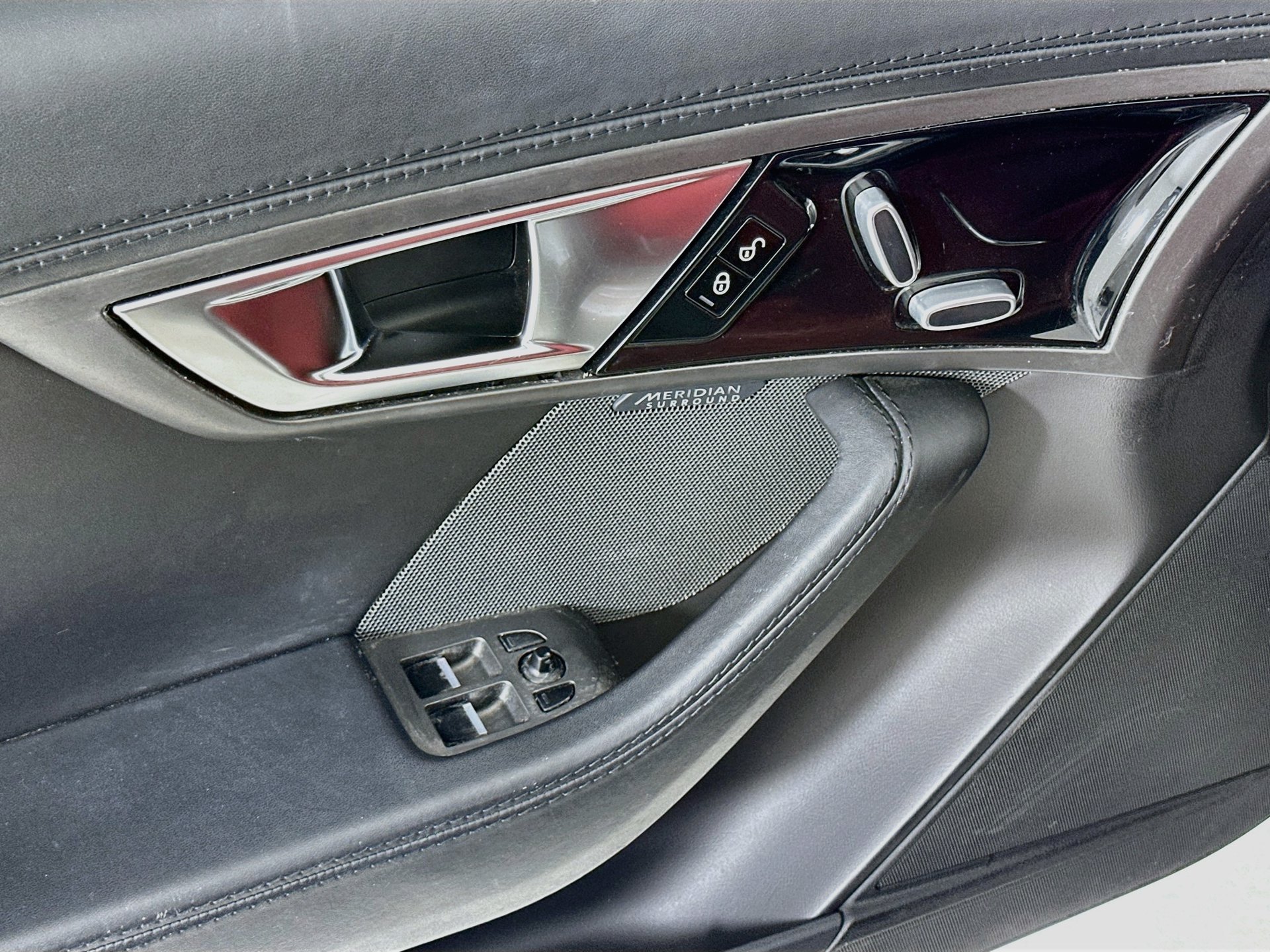 Used 2014 Jaguar F-TYPE Convertible RWD image 18