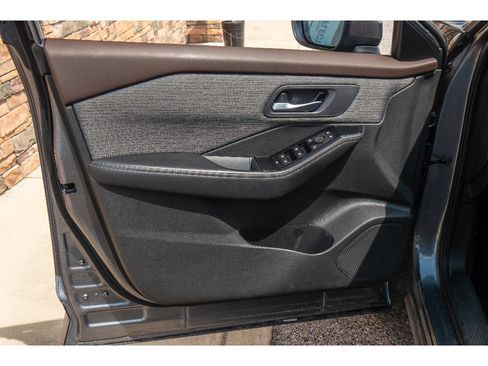Used 2023 Nissan Rogue SV AWD/4WD image 10
