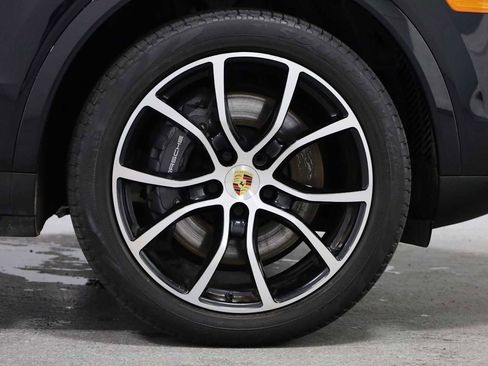 Used 2022 Porsche Cayenne image 12