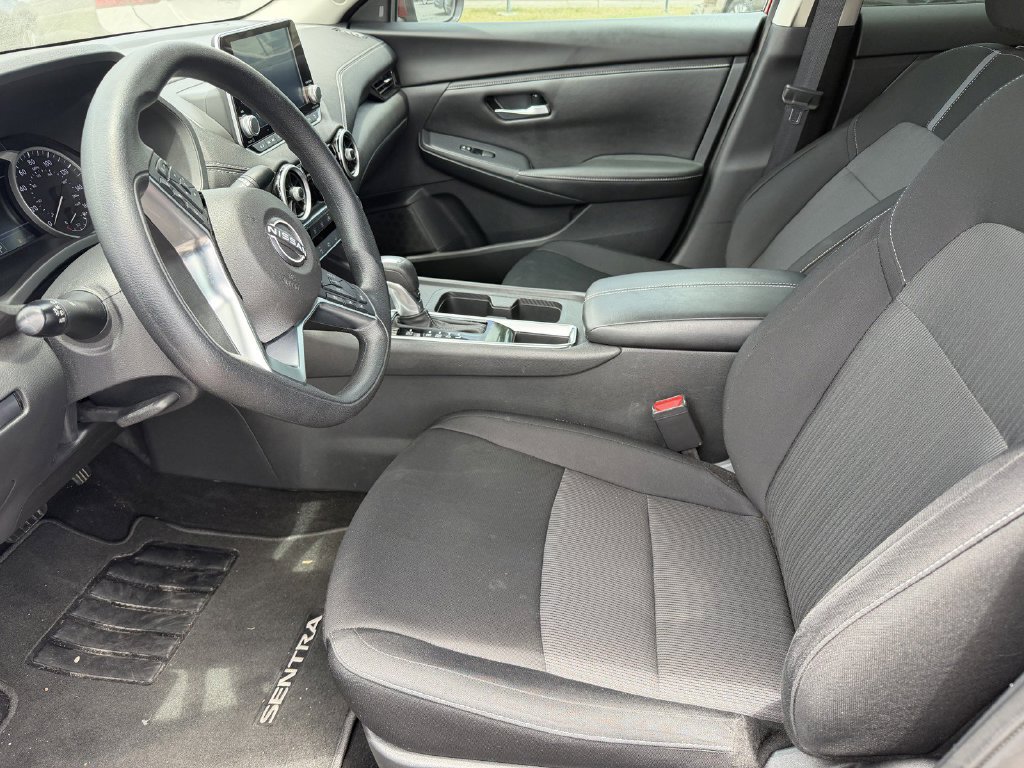Used 2025 Nissan Sentra SV FWD image 11