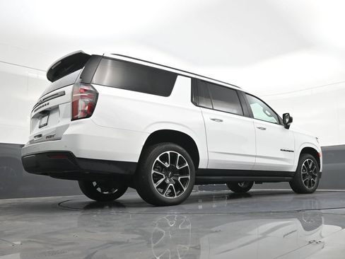 Used 2024 Chevrolet Suburban RST RWD image 28