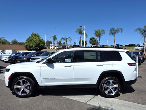 New 2026 Jeep Grand Cherokee L Limited RWD image 2