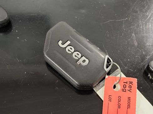 Used 2023 Jeep Gladiator Sport AWD/4WD image 28
