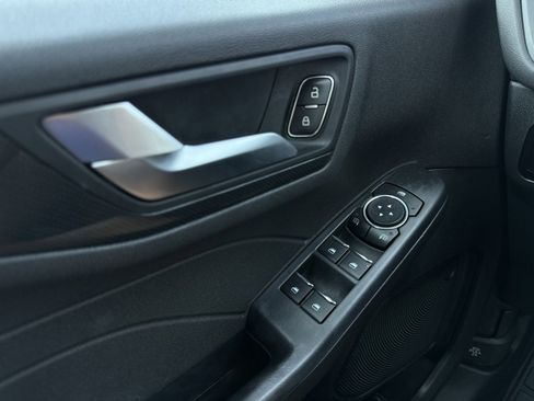 Used 2023 Ford Escape ST-Line image 12