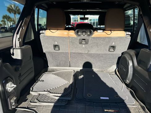Used 2021 Jeep Wrangler Unlimited Sahara image 11