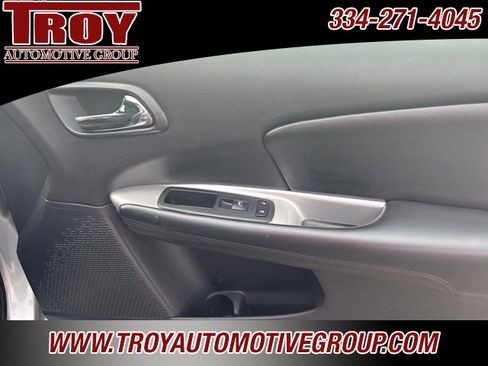 Used 2020 Dodge Journey SE image 32