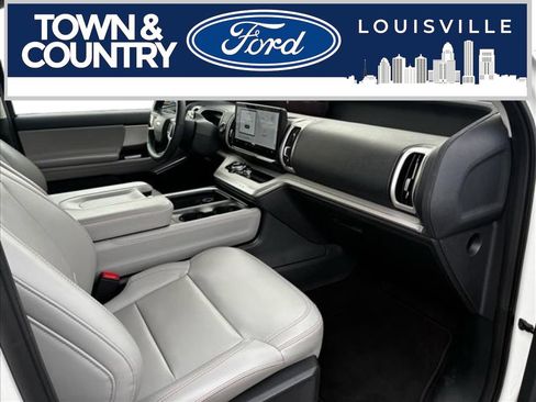 Used 2025 Ford Expedition Max Active AWD/4WD image 17
