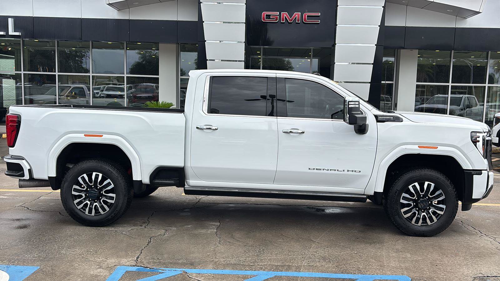 Certified 2024 GMC Sierra 2500 Denali Ultimate AWD/4WD image 9