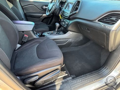 Used 2021 Jeep Cherokee Latitude image 12