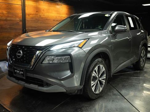 Used 2022 Nissan Rogue SV FWD image 2