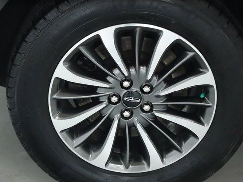 Certified 2023 Lincoln Nautilus AWD image 12