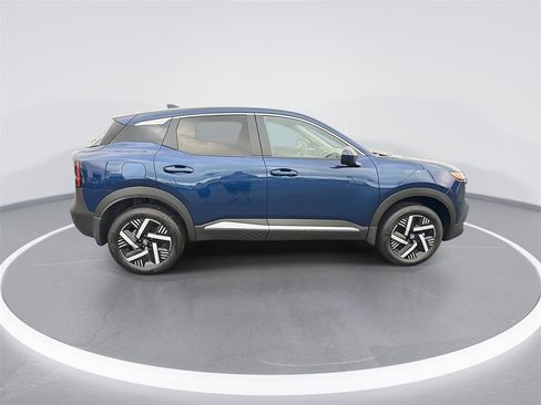 Used 2025 Nissan Kicks SV image 9