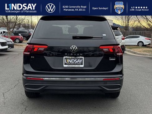 Used 2022 Volkswagen Tiguan SE image 3