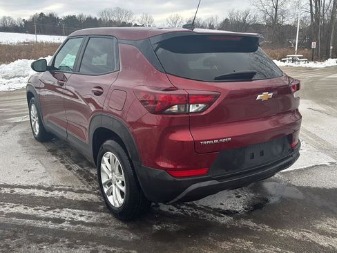 Used 2025 Chevrolet TrailBlazer LS w/ LS Convenience Package image 3