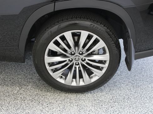 Used 2026 Toyota Highlander Platinum AWD/4WD image 10