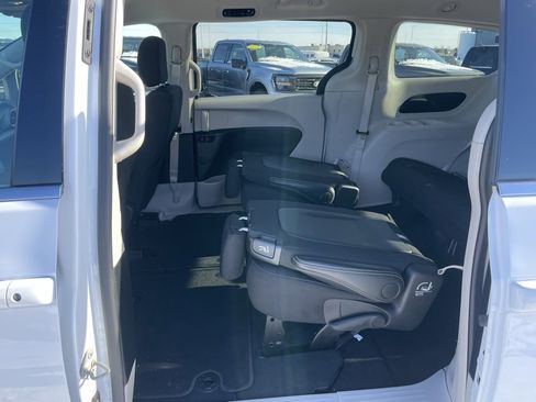 Used 2024 Chrysler Voyager LX image 50