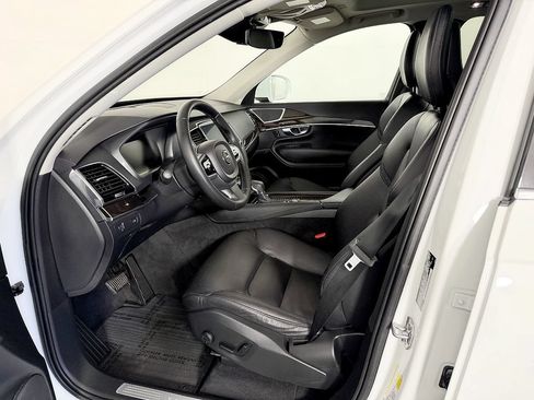 Used 2018 Volvo XC90 T6 Momentum w/ Momentum Plus Package AWD/4WD image 33