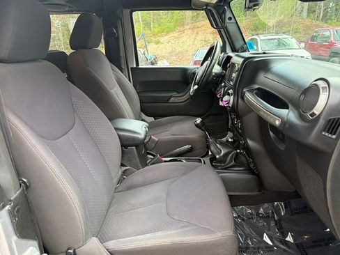Used 2013 Jeep Wrangler Sport AWD/4WD image 24
