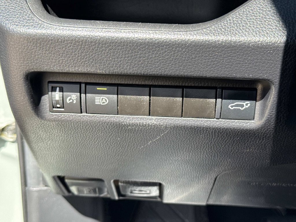 Used 2021 Toyota RAV4 XLE w/ Convenience Package FWD image 43