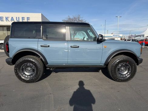New 2025 Ford Bronco Badlands image 9