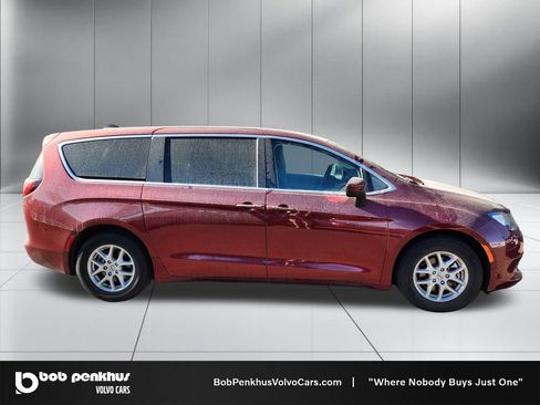 Used 2023 Chrysler Voyager LX image 4