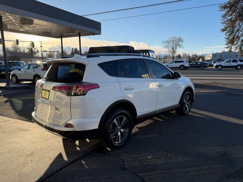 Used 2018 Toyota RAV4 XLE image 5