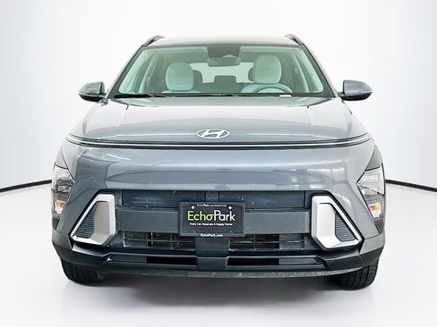 Used 2025 Hyundai Kona SEL image 2