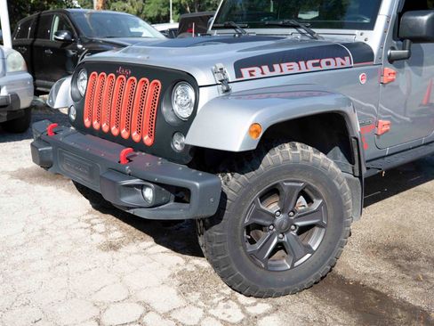 Used 2018 Jeep Wrangler Unlimited Rubicon AWD/4WD image 2