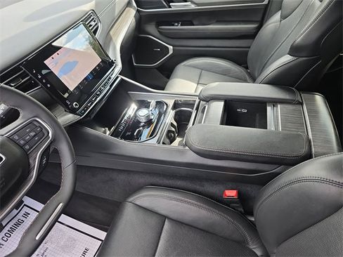 Used 2024 Jeep Wagoneer Series III image 21