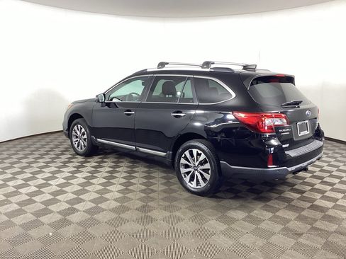Used 2017 Subaru Outback 3.6R Touring AWD/4WD image 6