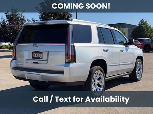 Used 2018 Cadillac Escalade Premium Luxury AWD/4WD image 7