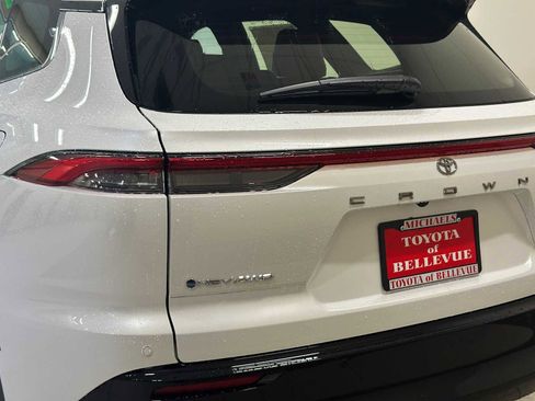 New 2026 Toyota Crown Signia Limited image 7