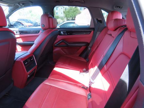 Used 2019 Porsche Cayenne AWD/4WD image 11