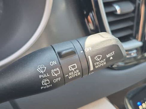 Certified 2022 Chrysler Pacifica Touring-L FWD image 27
