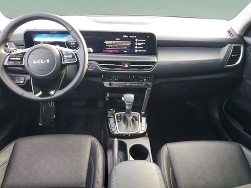 Certified 2025 Kia Seltos EX w/ EX Sunroof Package image 12