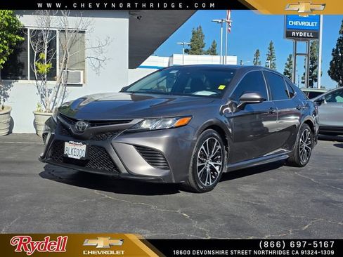 Used 2019 Toyota Camry SE w/ Carpet Mat Package FWD image 1