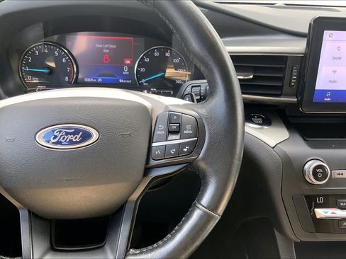 Used 2020 Ford Explorer XLT w/ Equipment Group 202A AWD/4WD image 25