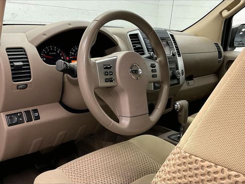 Used 2016 Nissan Frontier SV image 12