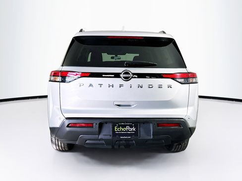 Used 2025 Nissan Pathfinder SV image 7