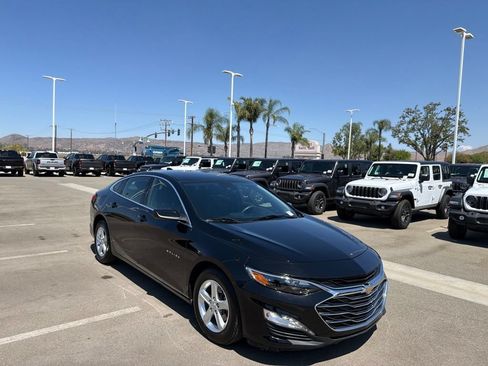 Used 2023 Chevrolet Malibu LT FWD image 2