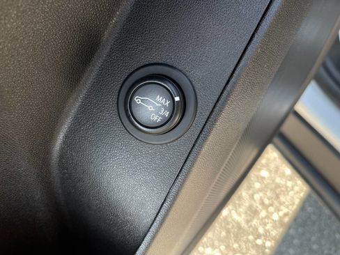 Used 2022 Chevrolet Equinox LT w/ Driver Convenience Package image 6