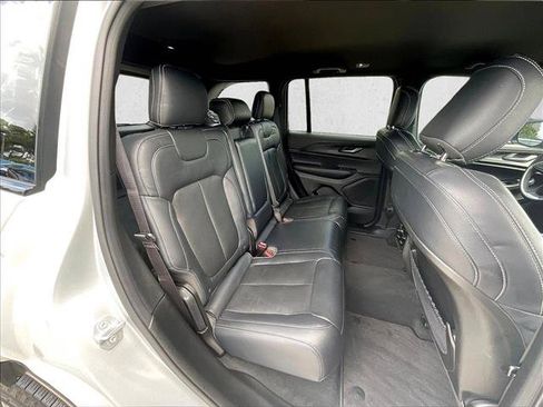 Used 2025 Jeep Grand Cherokee Laredo w/ Luxury Tech Group I RWD image 27